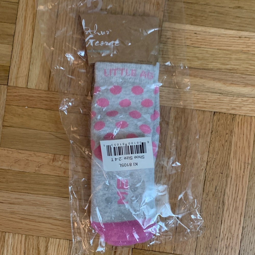 Arthur George Non-Slip Socks Sizes 2-4T “Kiss Me”